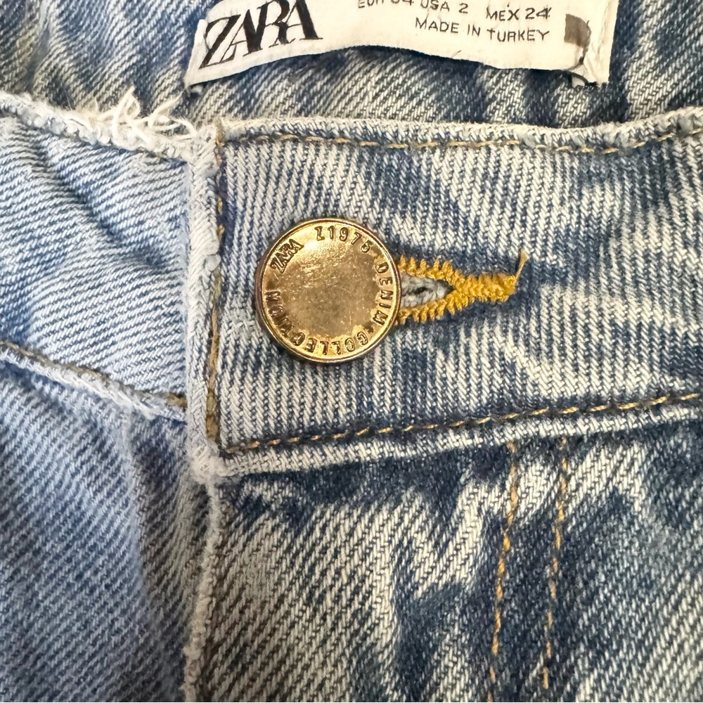Zara High-Rise Light Wash Distressed Straight Leg Jeans – Size 2 Mom Jeans - Picture 6 of 8